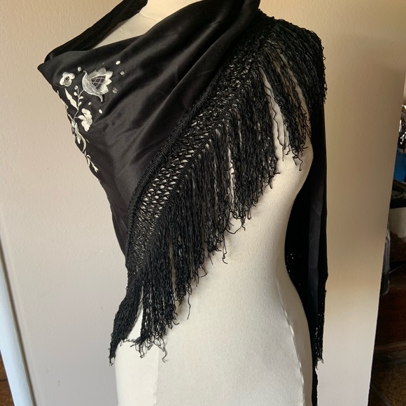 Vintage baby quilt with cross-stitch ducks in many activities. - Picture 5 of 9